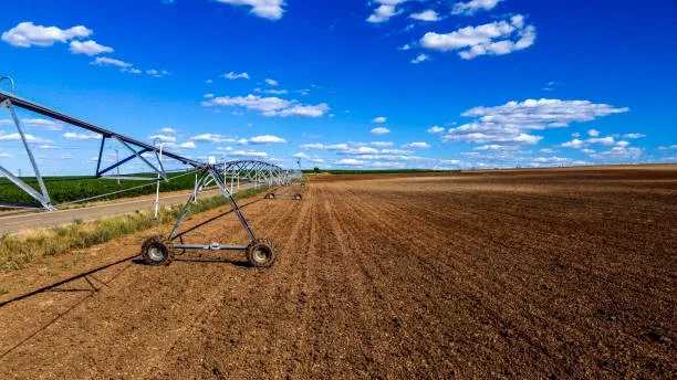 Installation of an advanced field irrigation system, optimizing water management in agricultur