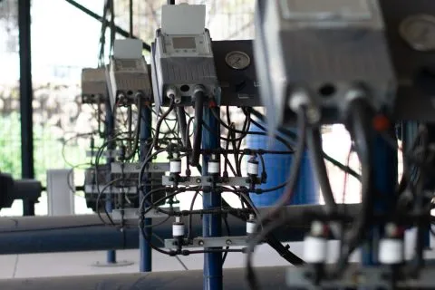 Sistema de Bombas Automatizadas con Energía Solar y Sensores, Tecnología Eficiente de Riego con Energía Solar en Campos de Cultivo